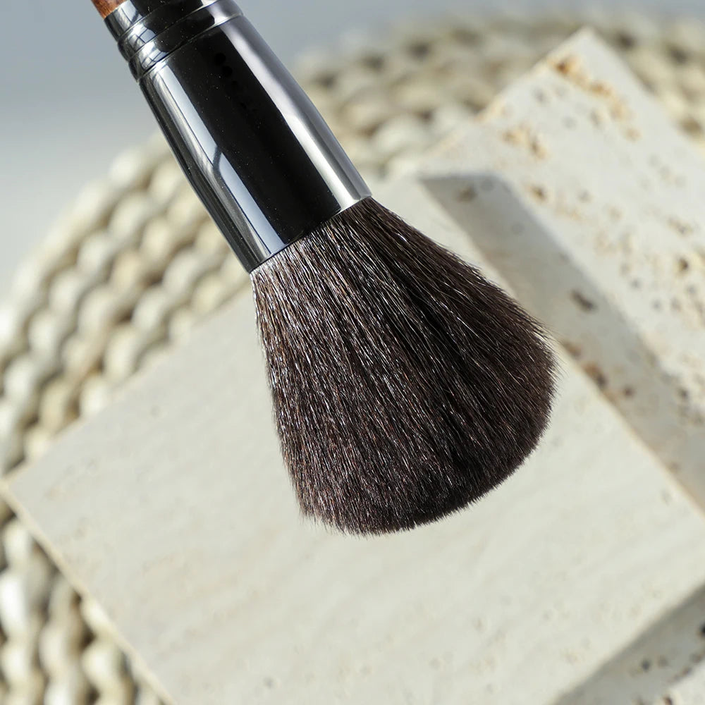 OVW Tapered Highlighter Brush – Professional Face Brush for Highlight, Blush & Setting Powder
