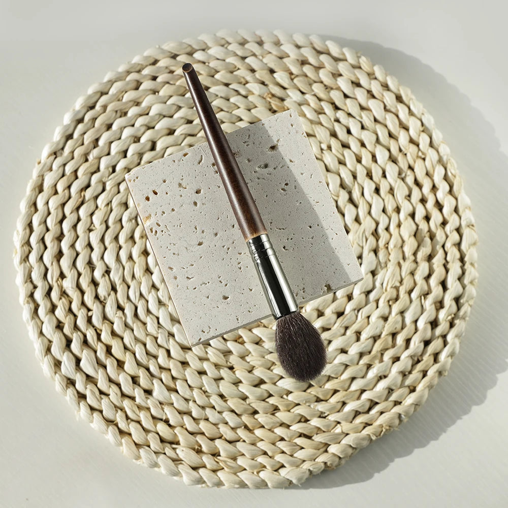 OVW Tapered Highlighter Brush – Professional Face Brush for Highlight, Blush & Setting Powder