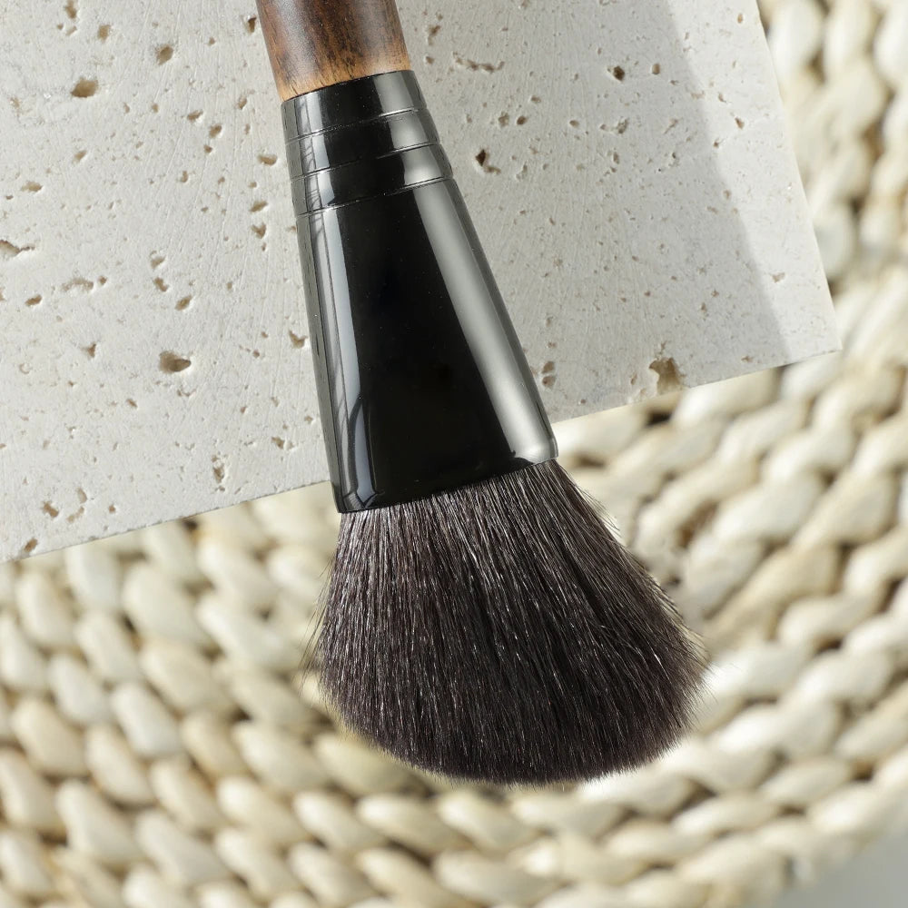 OVW Tapered Highlighter Brush – Professional Face Brush for Highlight, Blush & Setting Powder