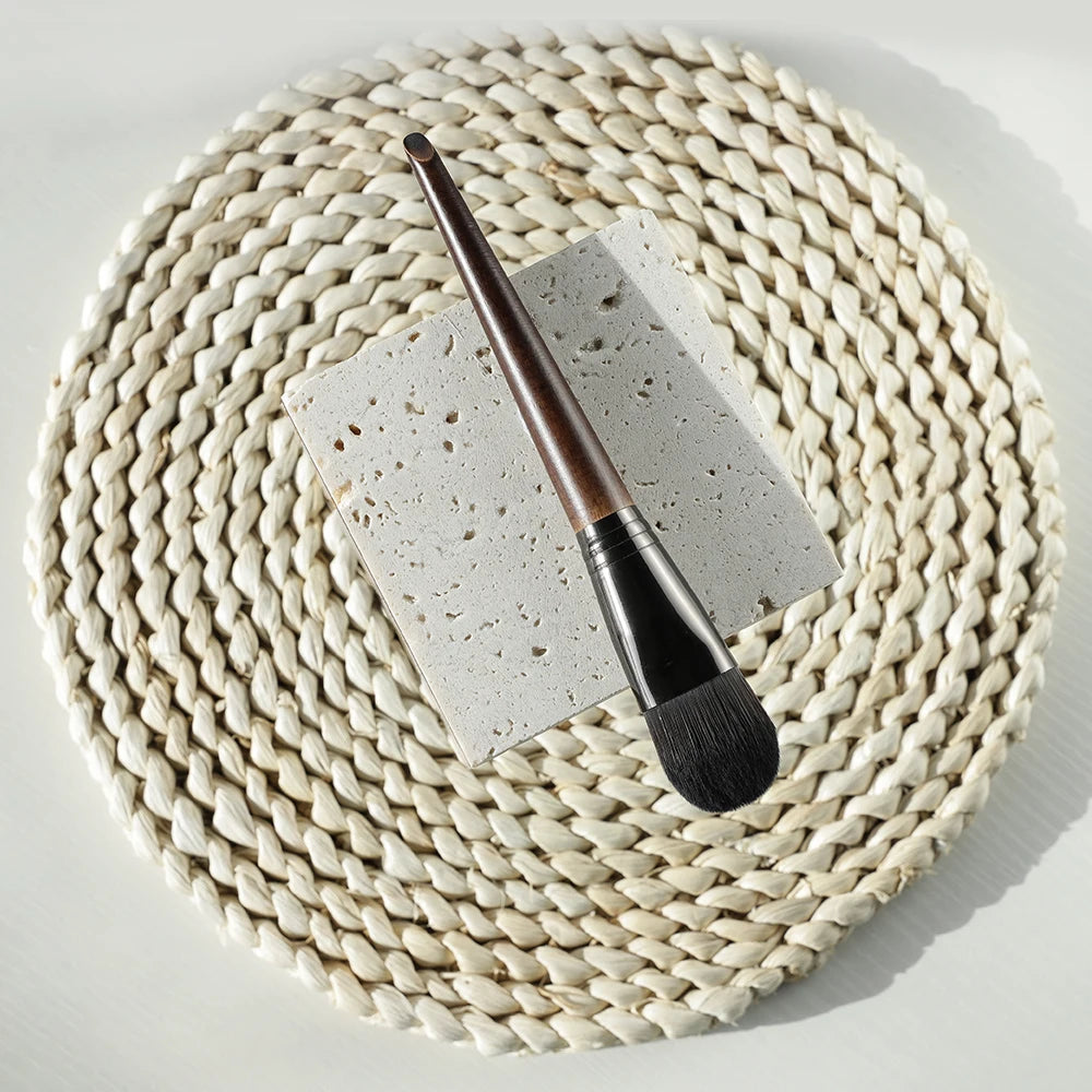 OVW Tapered Highlighter Brush – Professional Face Brush for Highlight, Blush & Setting Powder