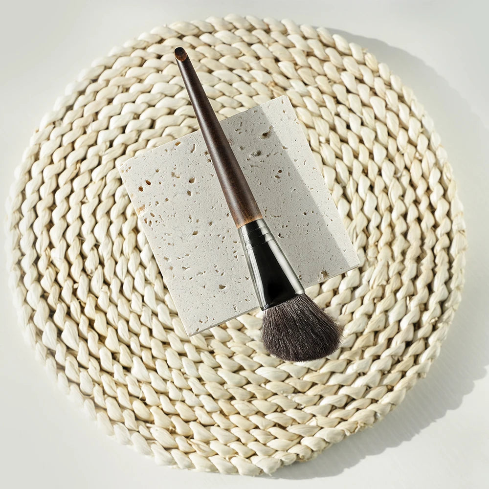OVW Tapered Highlighter Brush – Professional Face Brush for Highlight, Blush & Setting Powder