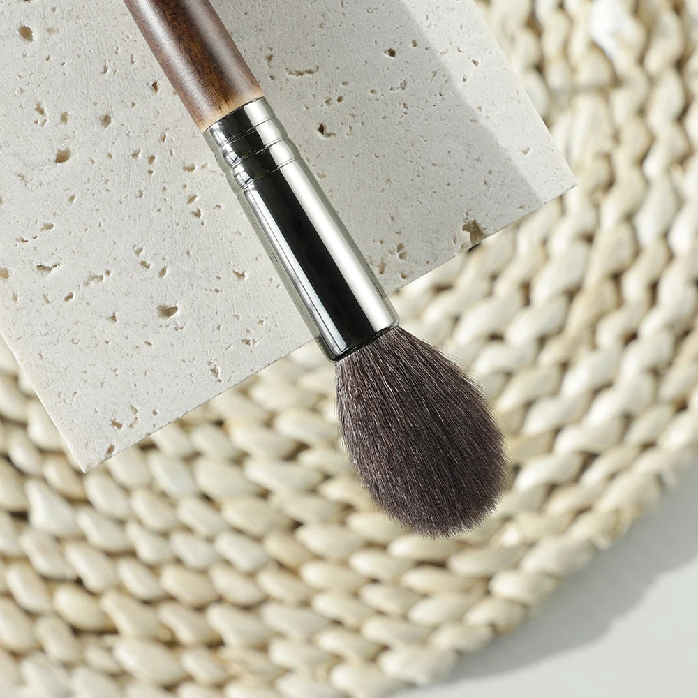 OVW Tapered Highlighter Brush – Professional Face Brush for Highlight, Blush & Setting Powder