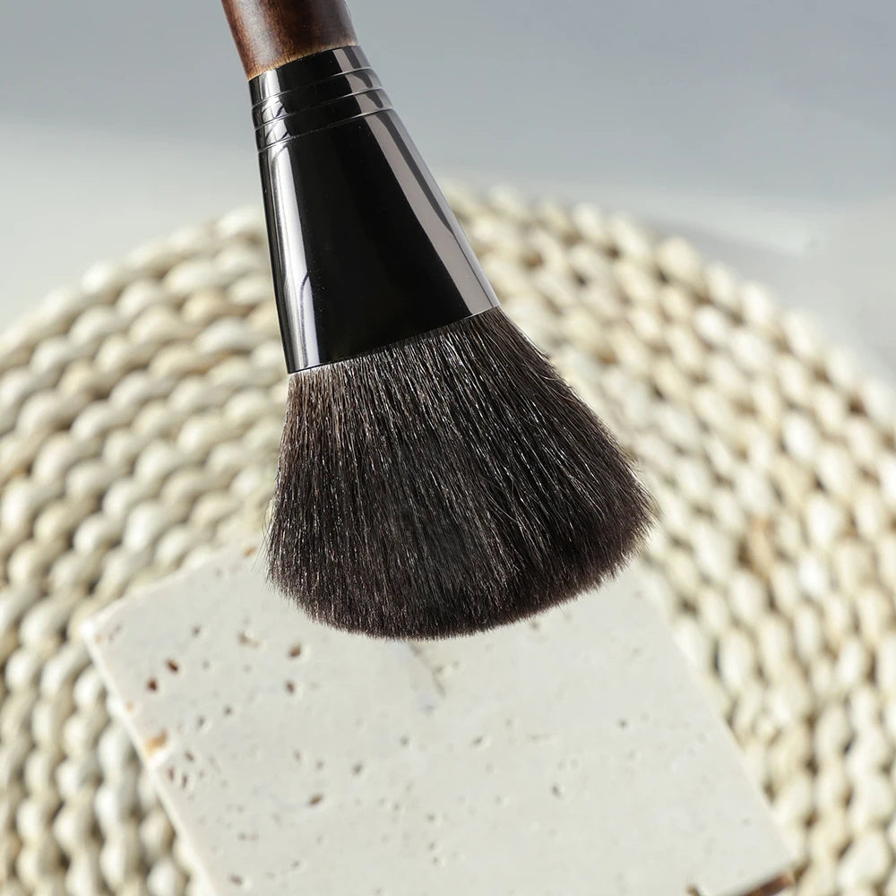 OVW Tapered Highlighter Brush – Professional Face Brush for Highlight, Blush & Setting Powder