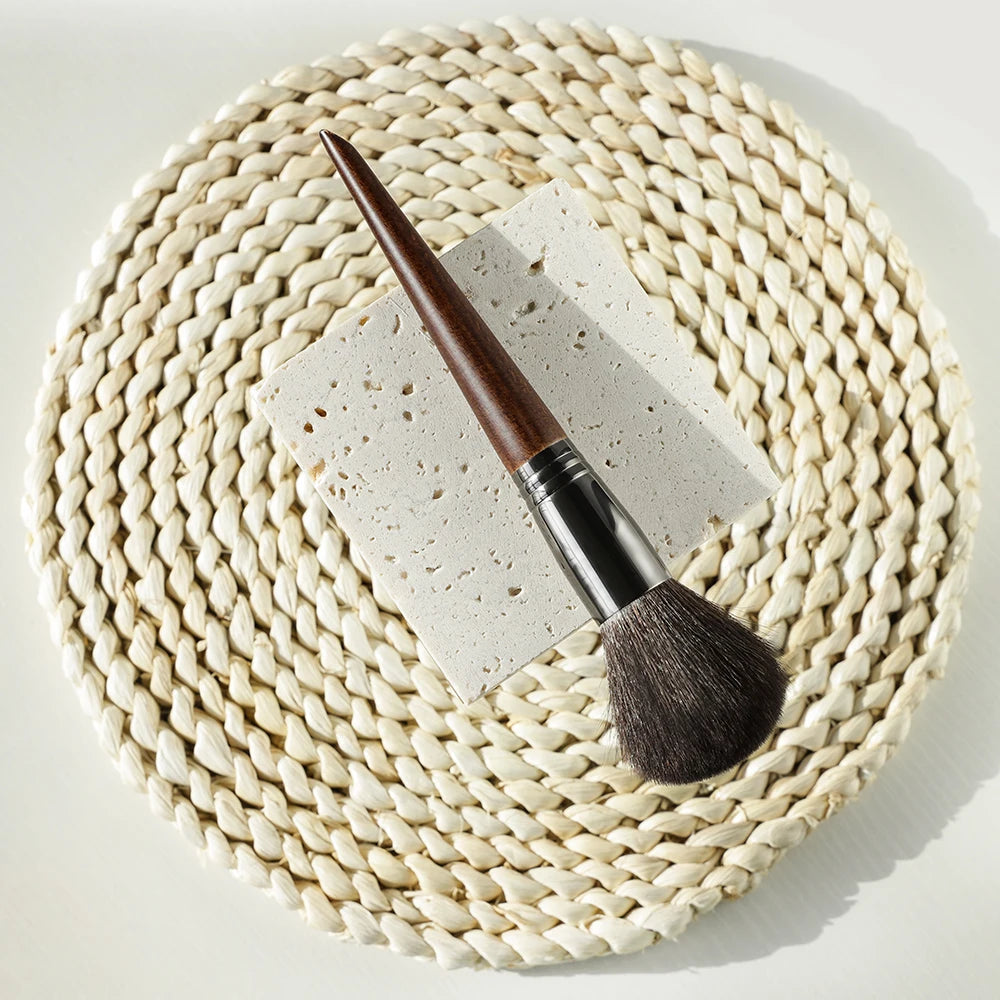 OVW Tapered Highlighter Brush – Professional Face Brush for Highlight, Blush & Setting Powder