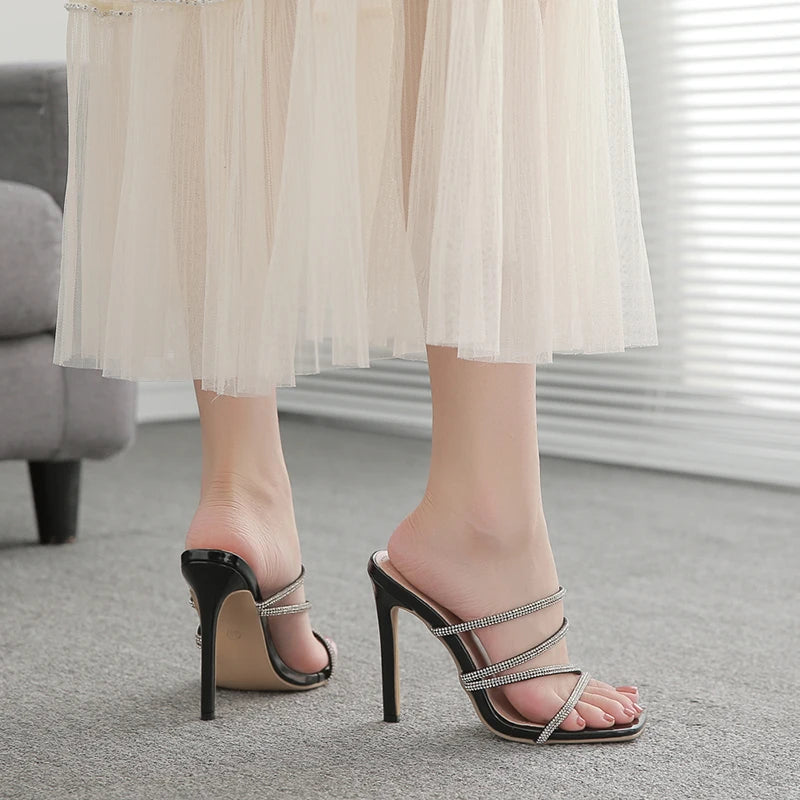2024 Summer Collection High Quality PU Casual Sandals for Women Open Toe Heel Slippers Slip-On Feature Thin Heel Bridal Shoes