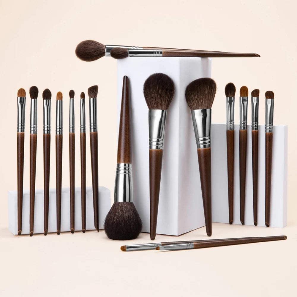 OVW Tapered Highlighter Brush – Professional Face Brush for Highlight, Blush & Setting Powder