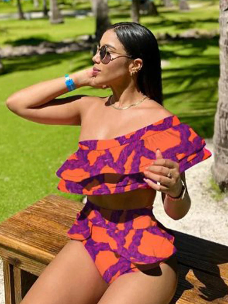 2025 Printed Long‑Sleeve Women’s Swimsuit with Matching Beach Cover‑Up — Holiday Swimwear Clearance