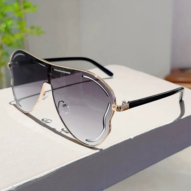 Oversized Shield One-Piece Punk Sunglasses Women 2025 Luxury Brand Square Sun Glasses For Ladies Metal Big Frame Eyewear UV400