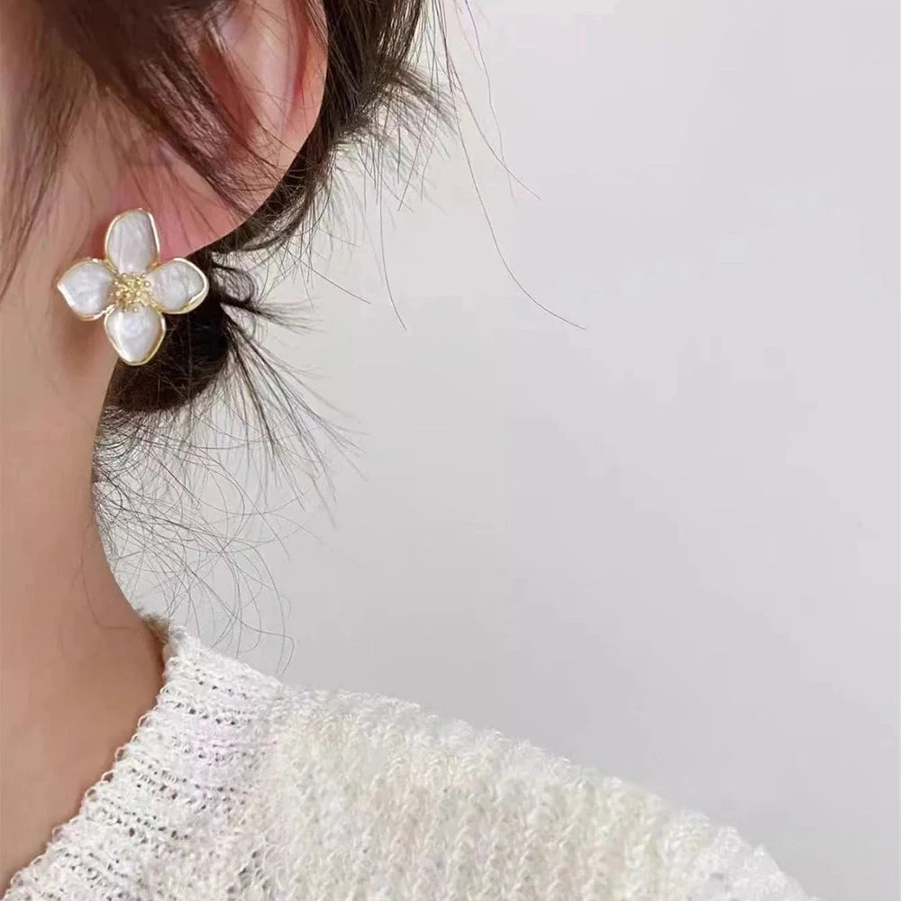 Fashion Korean Women Retro Drip Glaze Red Flower Earrings Women for Delicate Earrings Luxury Couple Engagement Jewelry Gift