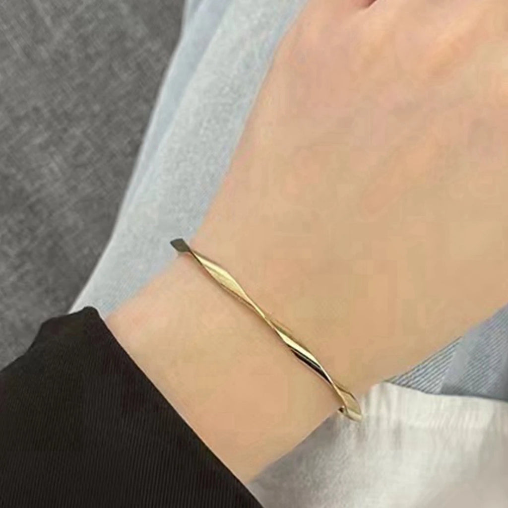 A Women's Bracelet with a Twisted Opening, Adjustable, Simple and Versatile, Suitable for Everyday Wear