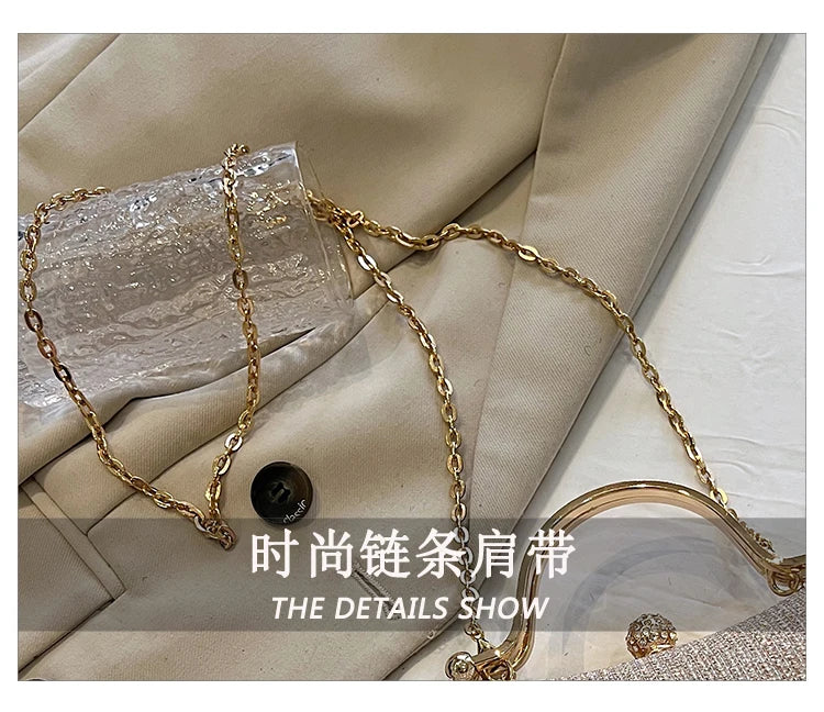 Evening party bags: This year, there is a trend for sophisticated and feminine women's bags. There are simple buttoned small bag