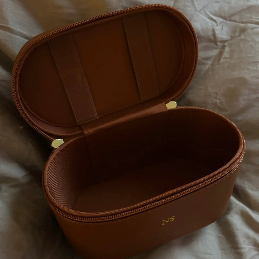 Customizable Name Saffiano Leather Toiletry Case – Women’s Luxury Travel Makeup Organizer & Dopp Kit Set