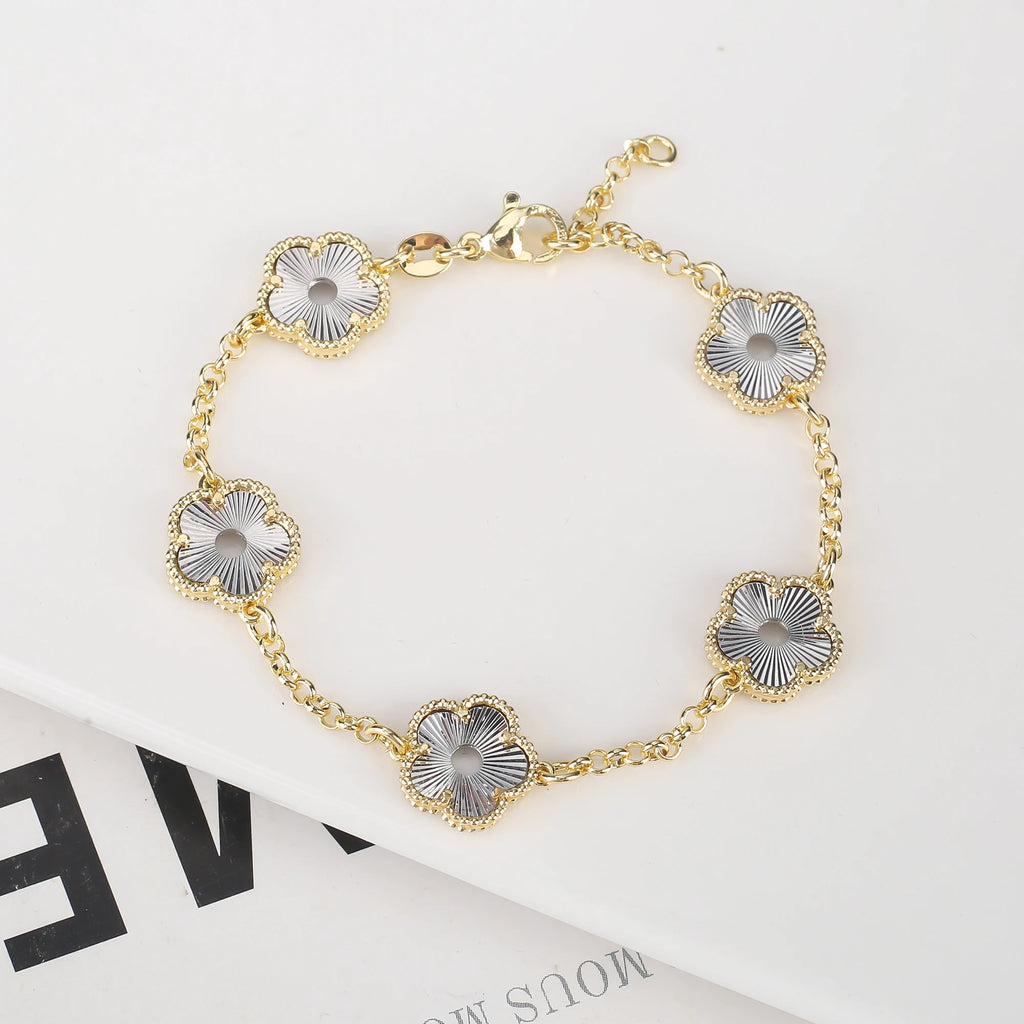 Hollow Metal Double sided Hollow Jewelry Set Sparkling Hot Selling Plum Blossom Jewelry Set Creative New Design For Women Clover