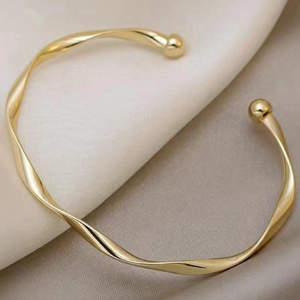 A Women's Bracelet with a Twisted Opening, Adjustable, Simple and Versatile, Suitable for Everyday Wear
