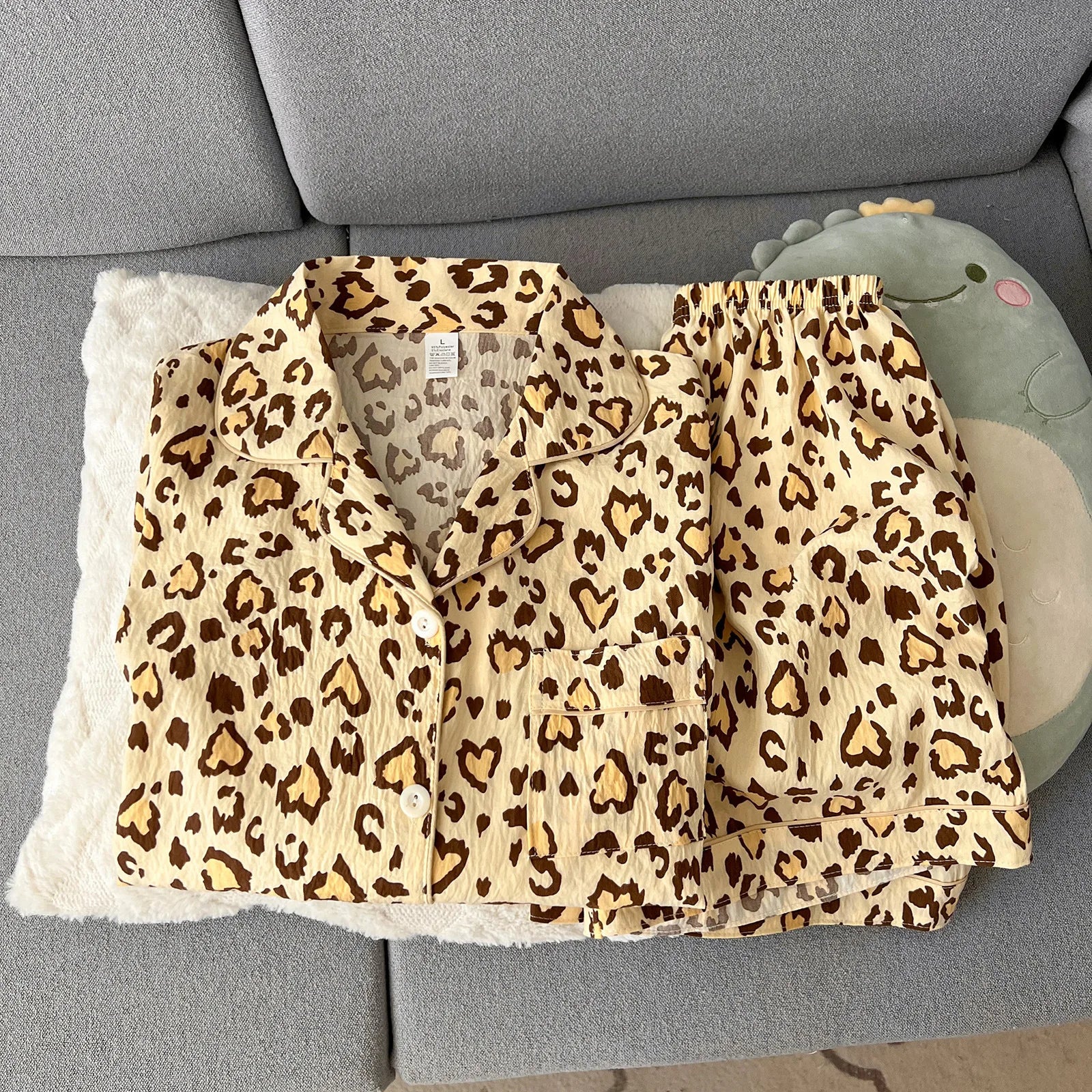 2Summer short-sleeve pajama set for women, comfortable and trendy, shorts can be worn outside, home wear set