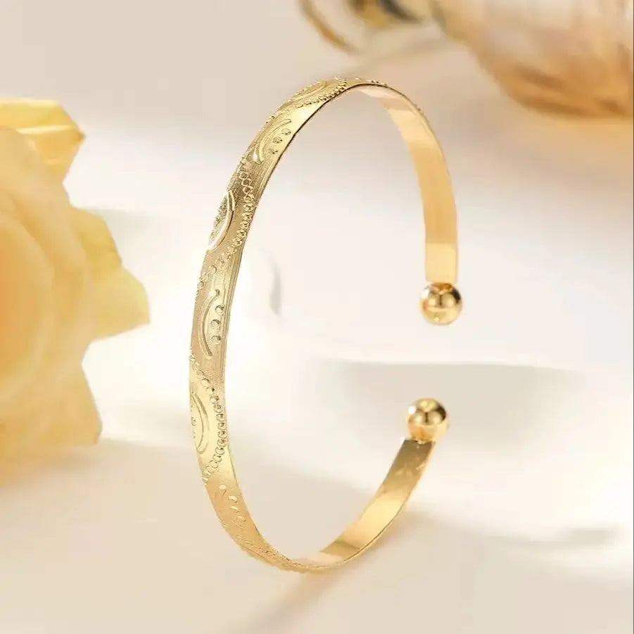 Fashionable Fetro Leaf Woven Twisted Texture Men's And Women's Bracelets, Suitable For Daily Wea
