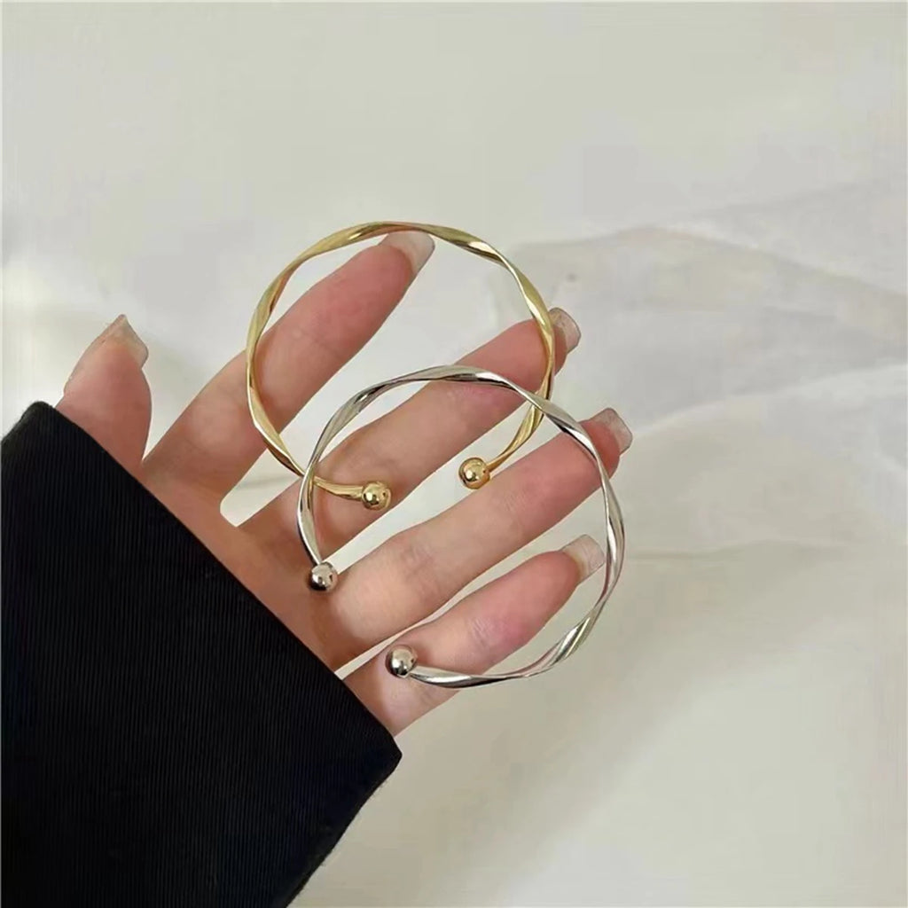 A Women's Bracelet with a Twisted Opening, Adjustable, Simple and Versatile, Suitable for Everyday Wear