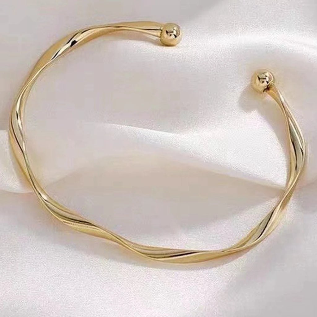 A Women's Bracelet with a Twisted Opening, Adjustable, Simple and Versatile, Suitable for Everyday Wear