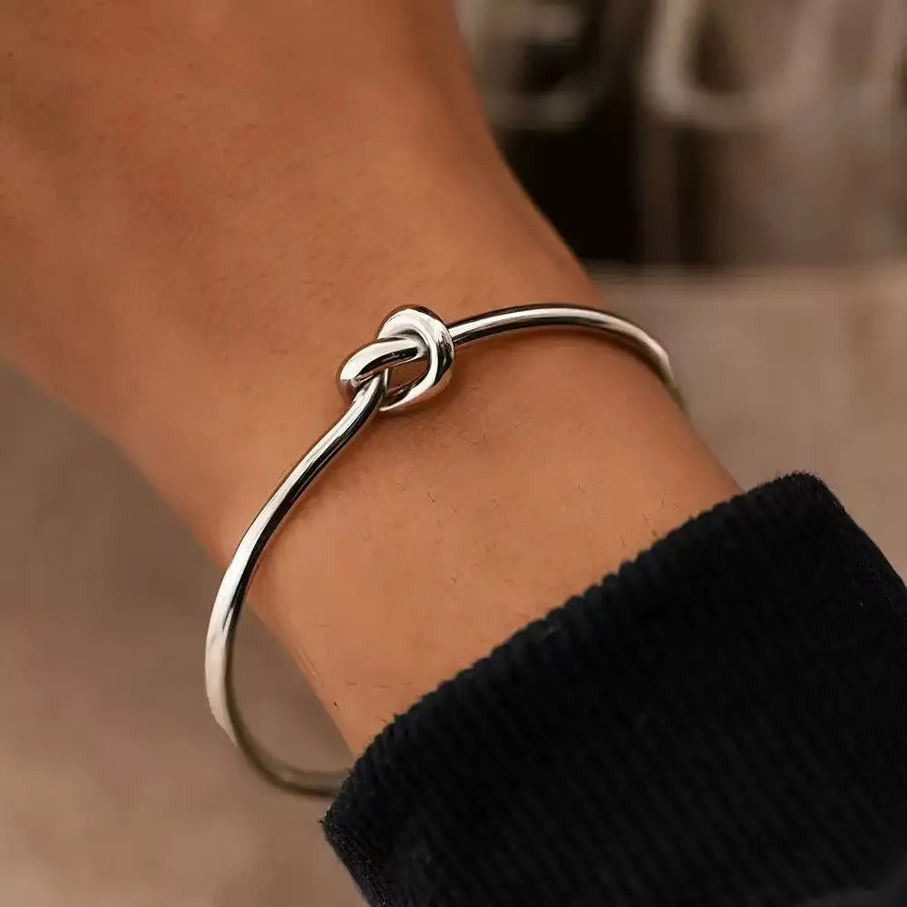 Fashionable Fetro Leaf Woven Twisted Texture Men's And Women's Bracelets, Suitable For Daily Wea