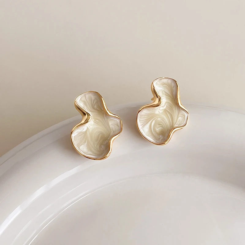 Artistic Abstract White Black Pink Color Cloud Irregular Stud Earring for Women Temperament Ear Jewelry Simple Party Gift