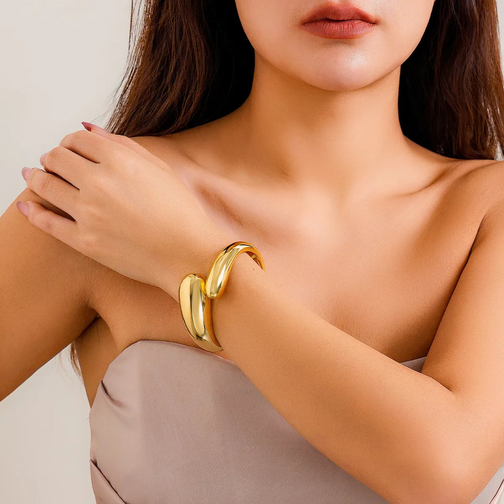 Punk Vintage Chunky Cuff Bangle – Gold Geometric Spring Bracelet for Women