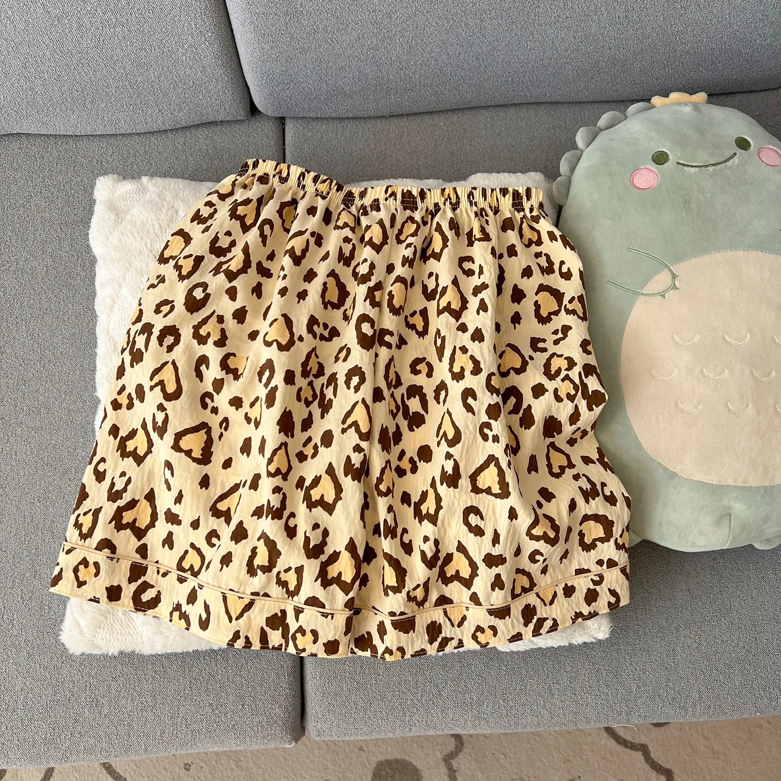 2Summer short-sleeve pajama set for women, comfortable and trendy, shorts can be worn outside, home wear set