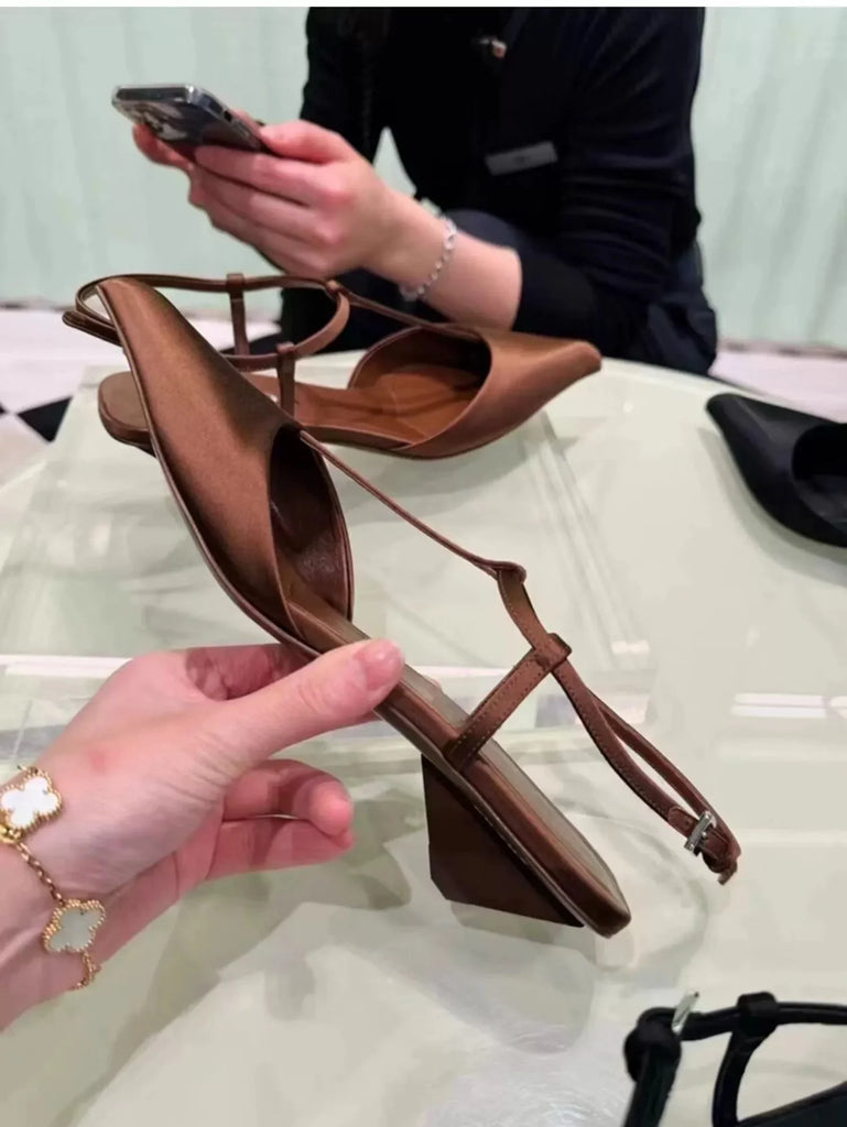 Chic Low‑Heel Pointed‑Toe Pumps