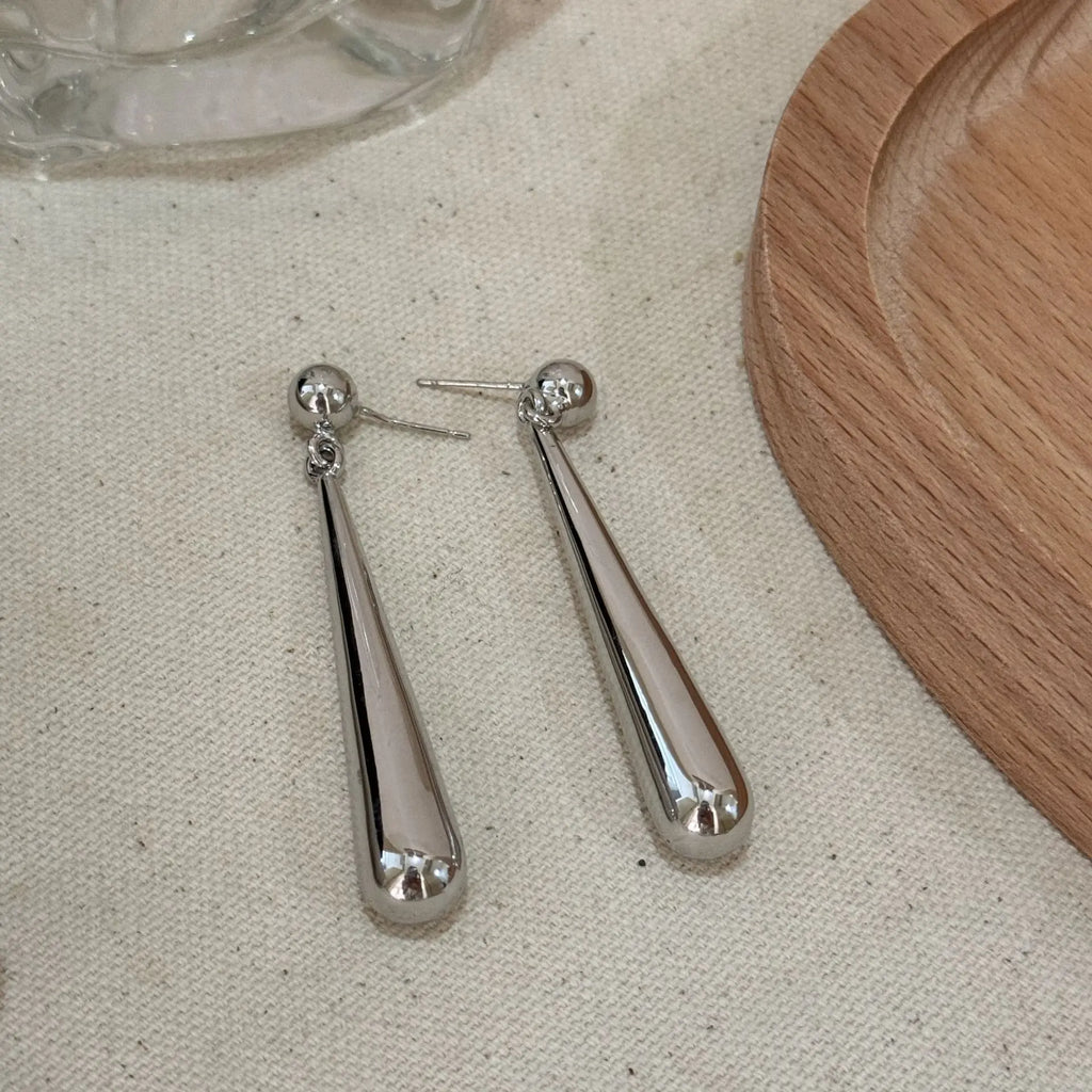 High Quality Minimalist Niche Design Metal Plated 18K Water Droplet Studs Earrings for Women Fashion Daily Party Jewelry Gifts